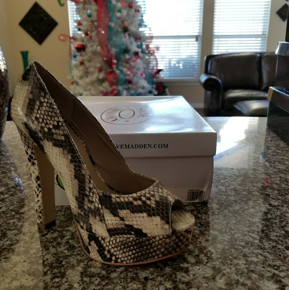Steve Madden Natural Snake Heels